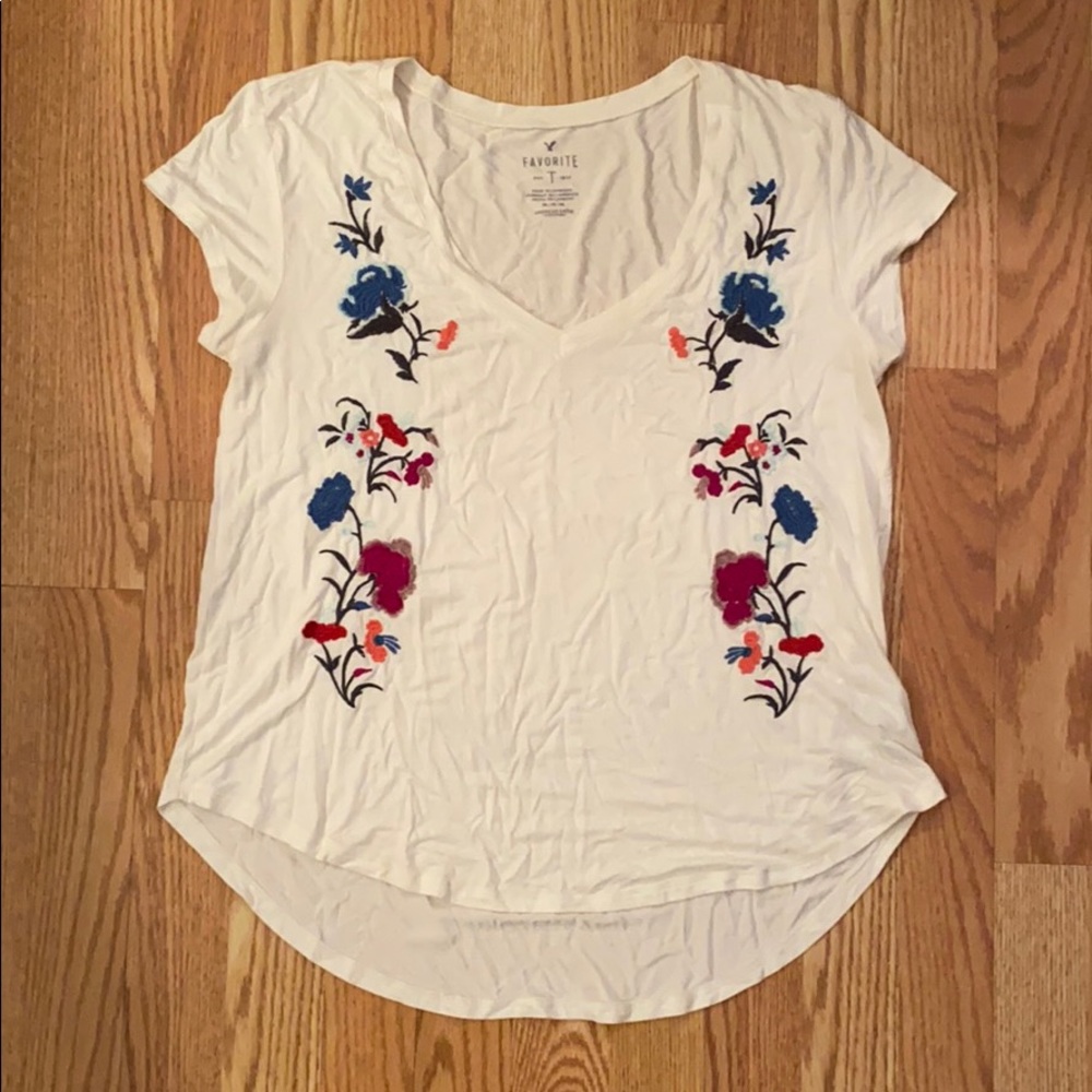 American Eagle embroidered tee shirt